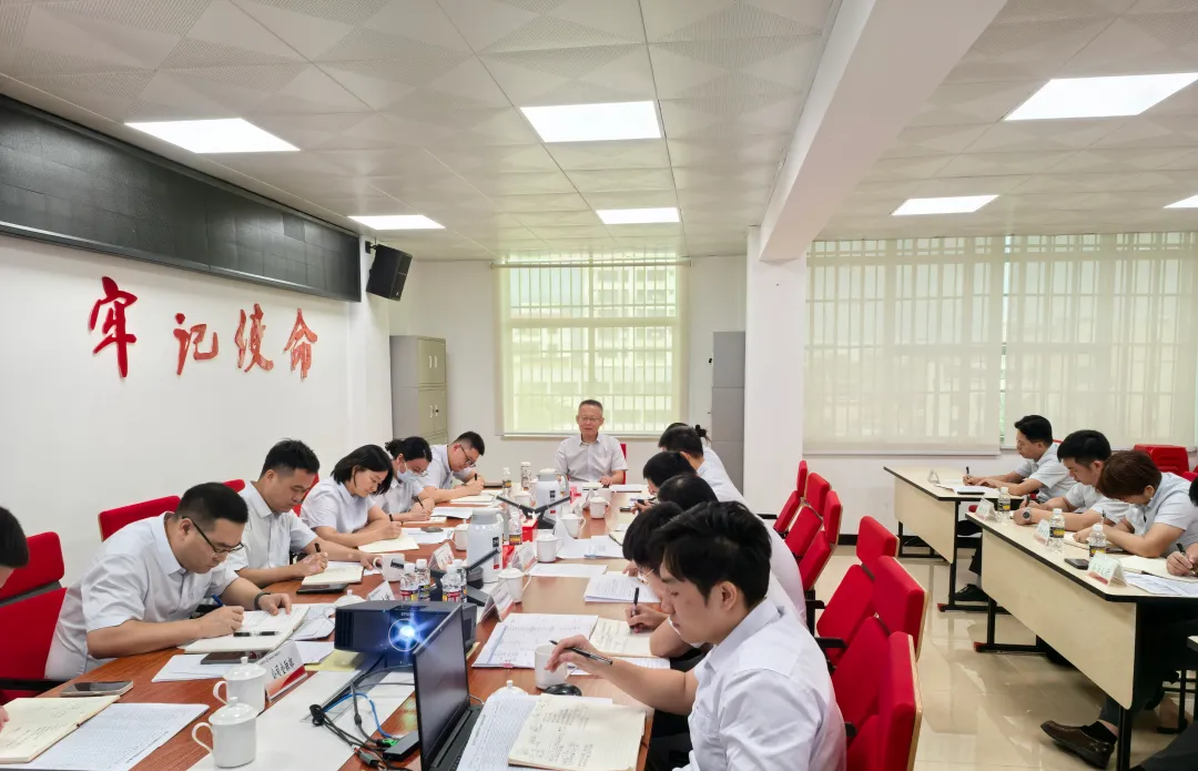 王玮到文昌支行调研 王玮到文昌支行调研