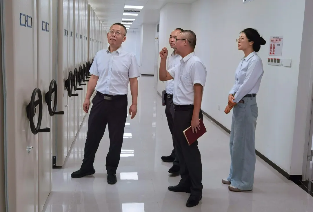 王玮到琼中支行调研