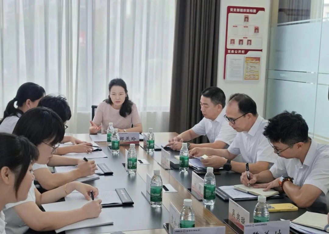 邹燕玲到三亚支行调研并出席纠纷调解工作站揭牌仪式 邹燕玲到三亚支行调研并出席纠纷调解工作站揭牌仪式